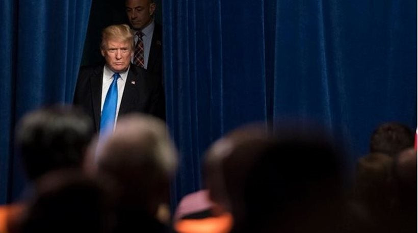 Ξαναχτύπησε ο Πρόεδρος τουιτεράκιας την ώρα της μεγάλης σφαγής: «God bless you!»